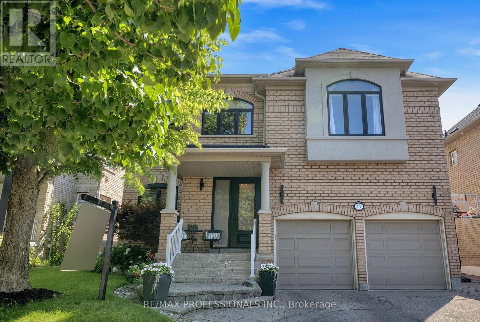 11 TWEEDIE CRESCENT, Whitby, Ontario