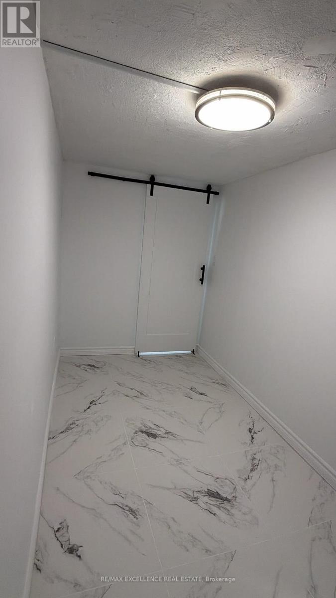 25 Garratt (Room) Boulevard, Toronto, Ontario  M3K 1S8 - Photo 3 - W13569184