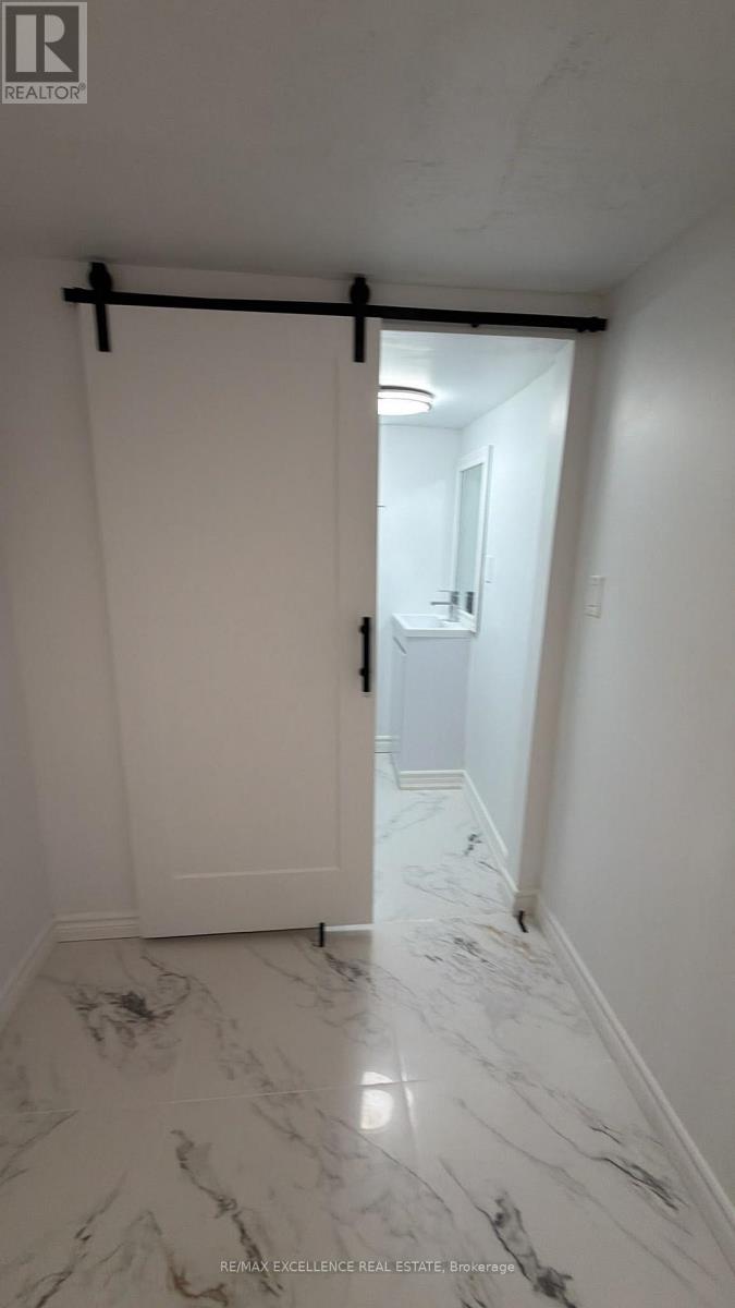 25 Garratt (Room) Boulevard, Toronto, Ontario  M3K 1S8 - Photo 4 - W13569184