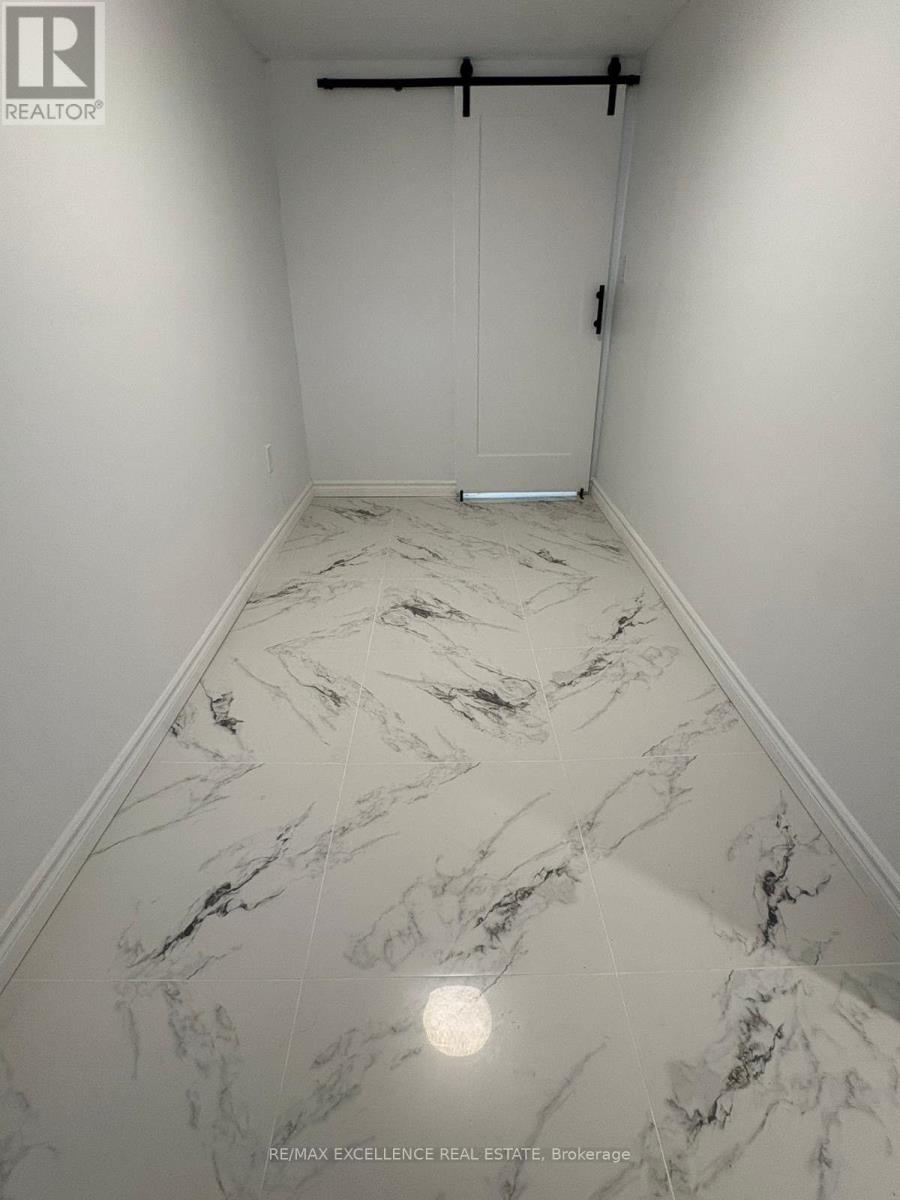 25 Garratt (Room) Boulevard, Toronto, Ontario  M3K 1S8 - Photo 6 - W13569184