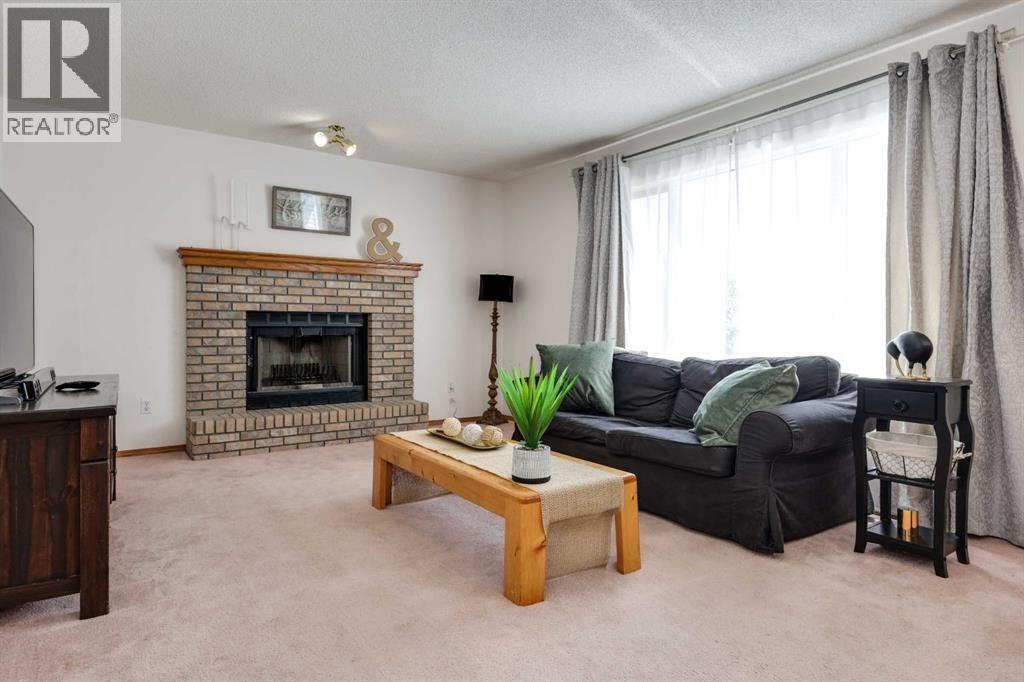 23 Sandalwood Close NW, Calgary, Alberta  T3K 4B4 - Photo 9 - A2327987