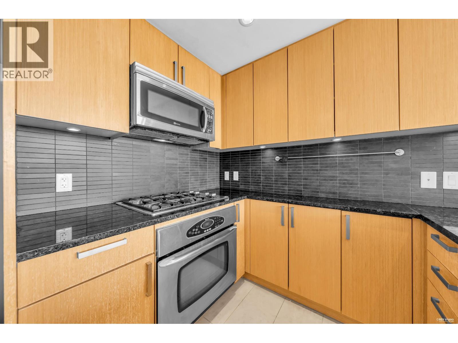 2805 2978 Glen Drive, Coquitlam, British Columbia  V3B 0C3 - Photo 5 - R3146553