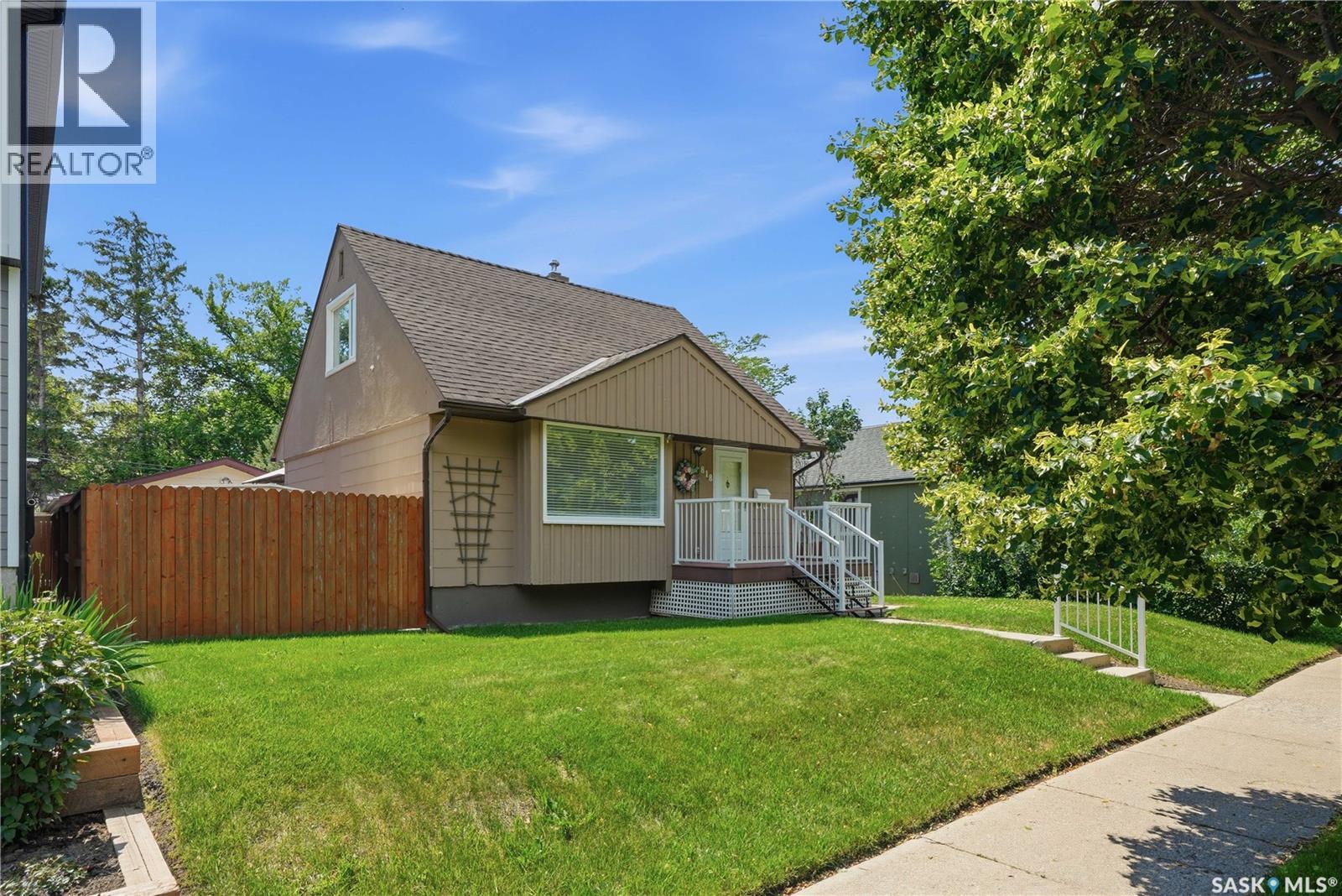 818 5th Street E, Saskatoon, Saskatchewan  S7H 1G9 - Photo 2 - SK042714