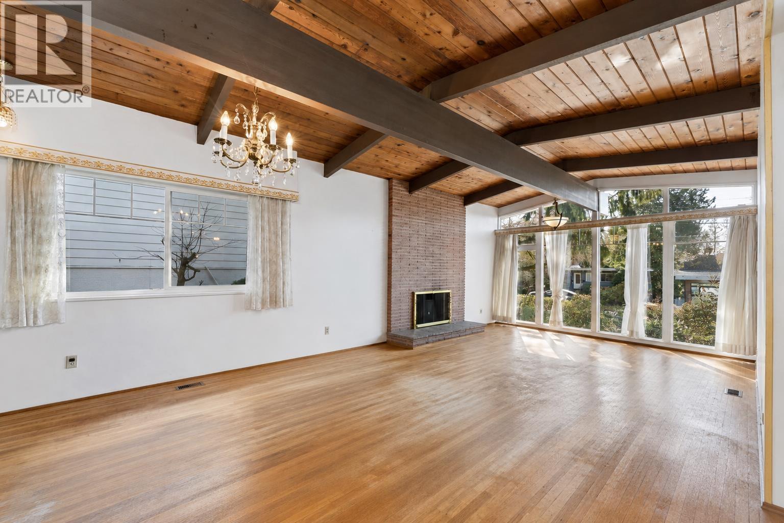 922 Canyon Boulevard, North Vancouver, British Columbia V7R 2J8 - Photo 3 - R3134581
