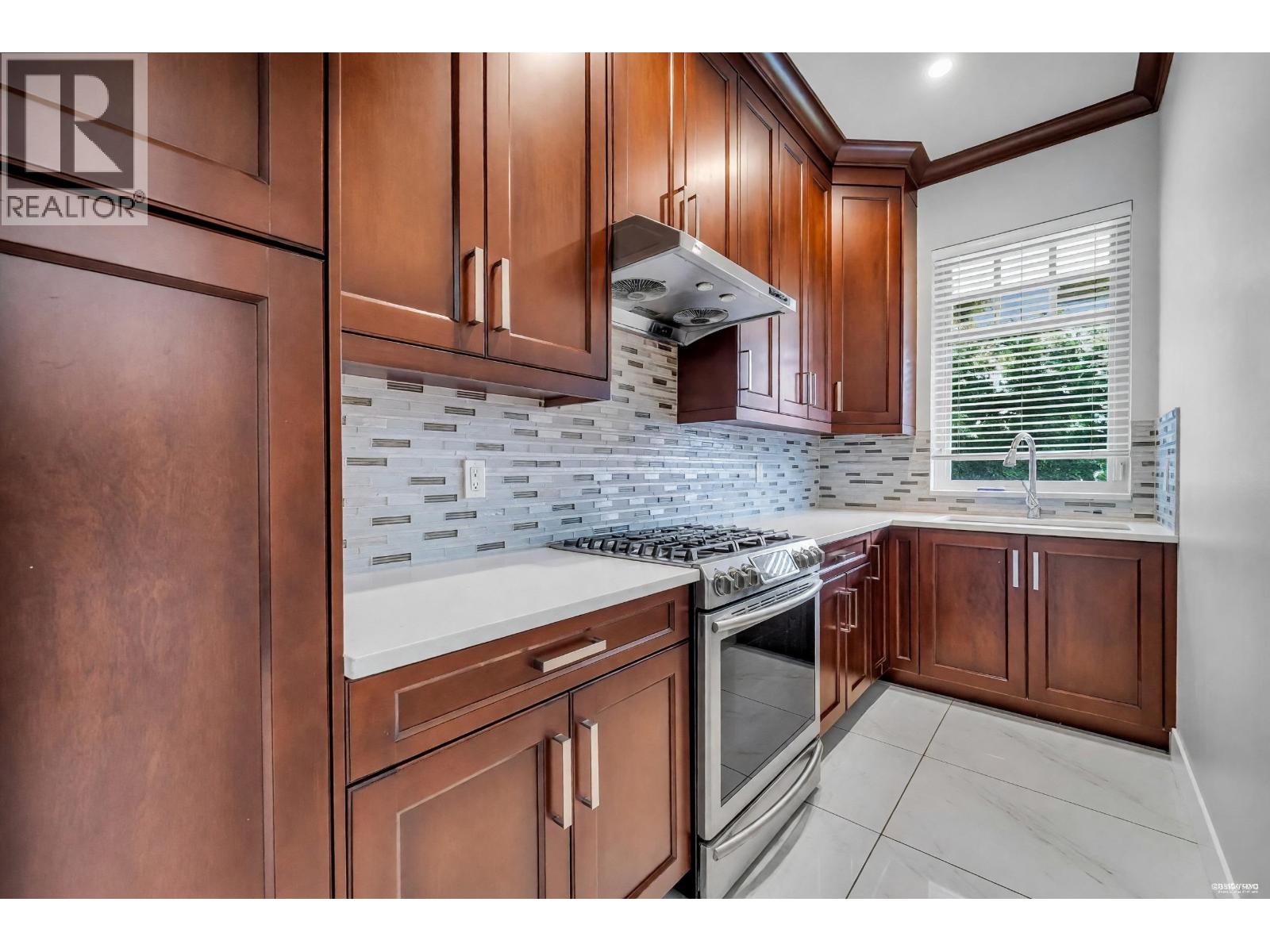 6428 SWIFT AVENUE — photo 16
