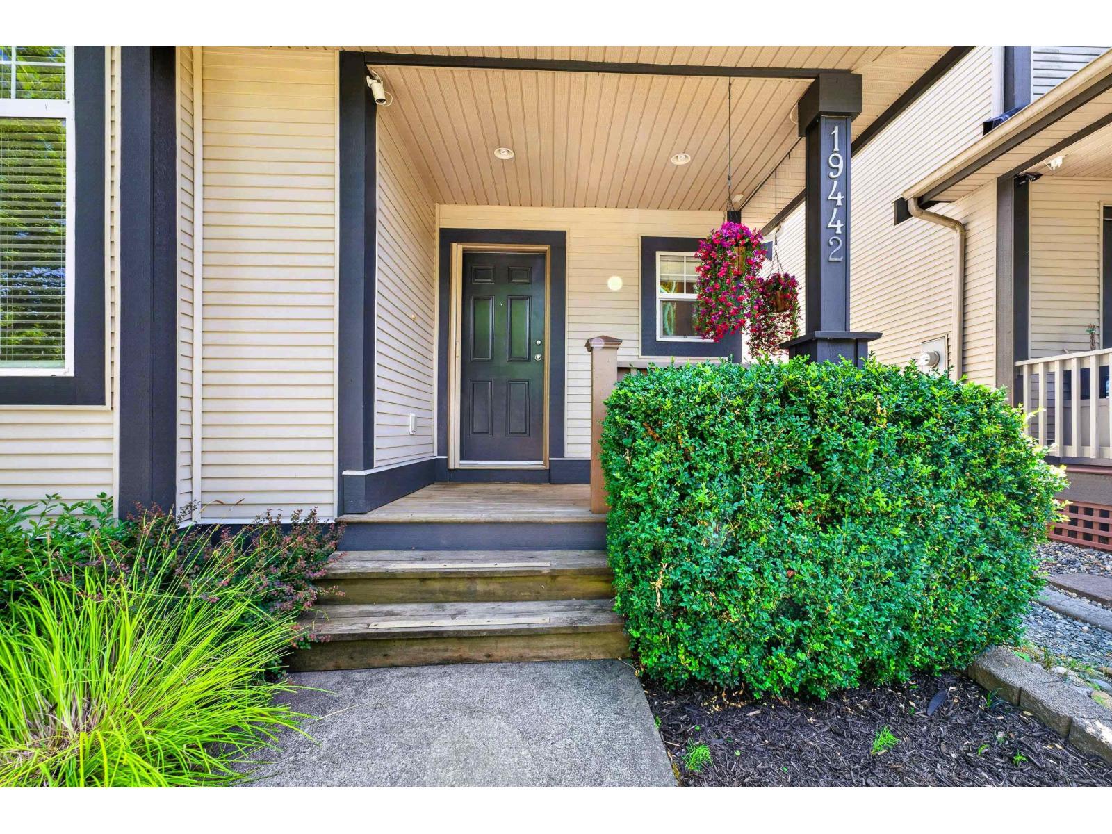 19442 67a Avenue, Surrey, British Columbia  V4N 5T4 - Photo 2 - R3146392