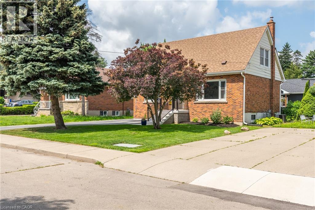 298 East 36th Street, Hamilton, Ontario  L8V 3Z8 - Photo 3 - 40848326