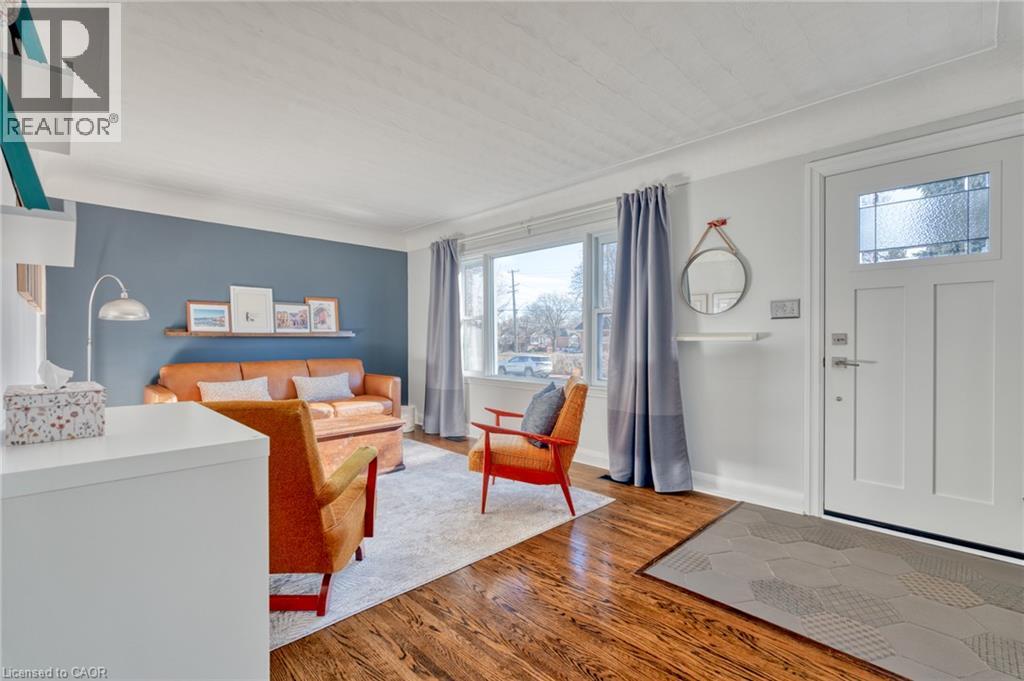 298 East 36th Street, Hamilton, Ontario  L8V 3Z8 - Photo 4 - 40848326