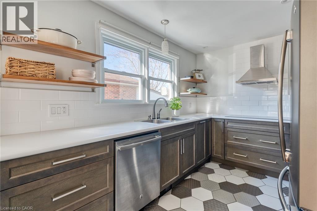 298 East 36th Street, Hamilton, Ontario  L8V 3Z8 - Photo 15 - 40848326