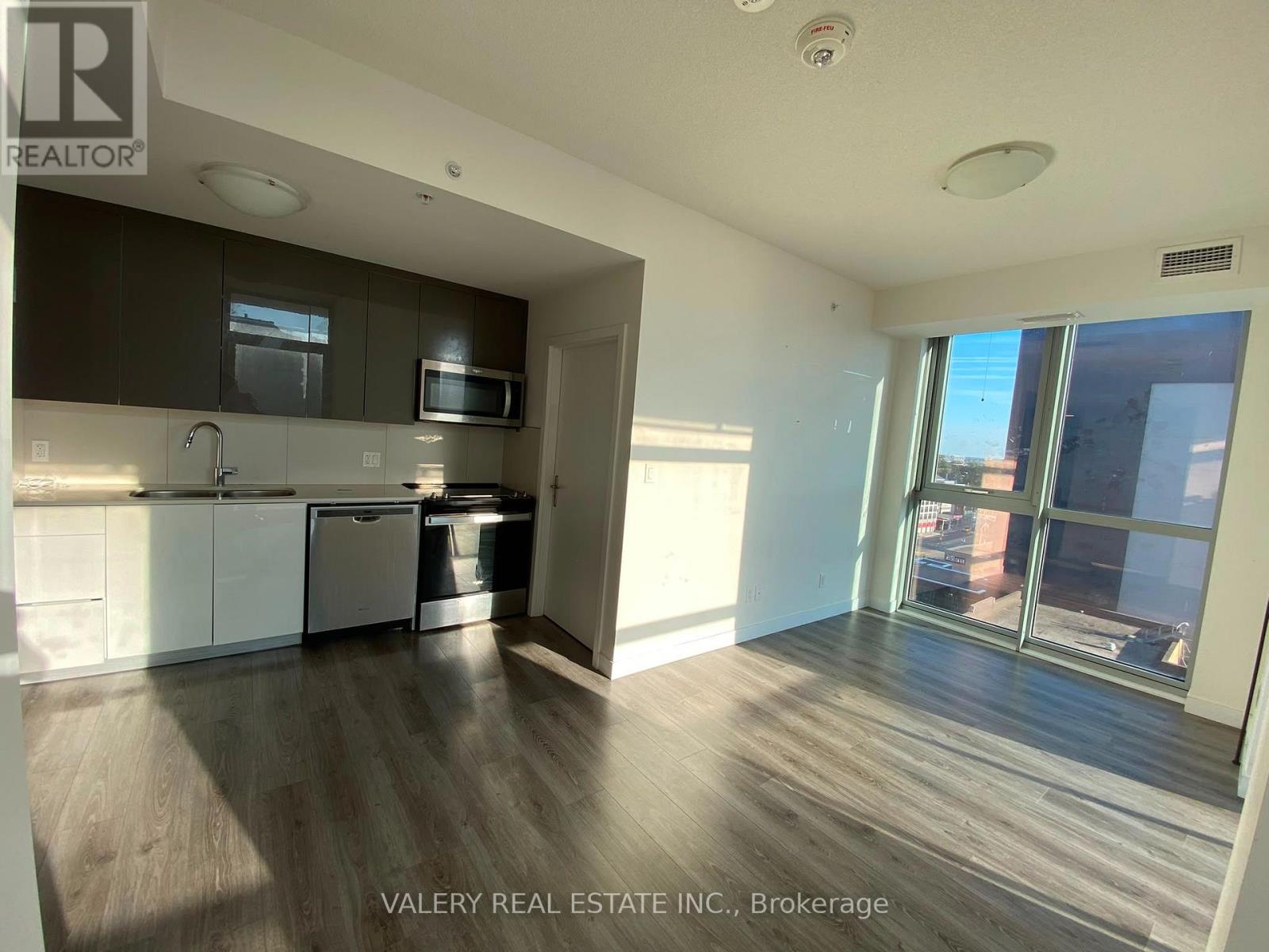 809 - 60 Frederick Street, Kitchener, Ontario  N2H 0C7 - Photo 2 - X13496454