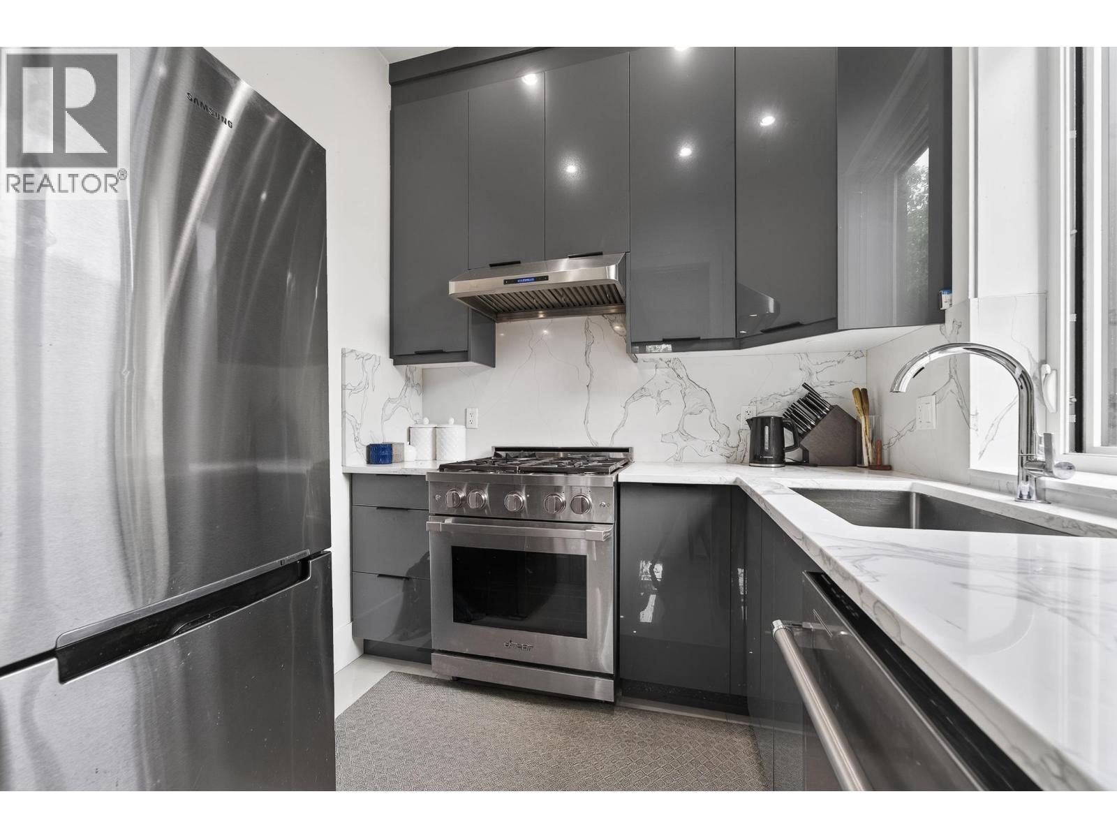 5835 Clarendon Street, Vancouver, British Columbia  V5R 3K4 - Photo 9 - R3146164