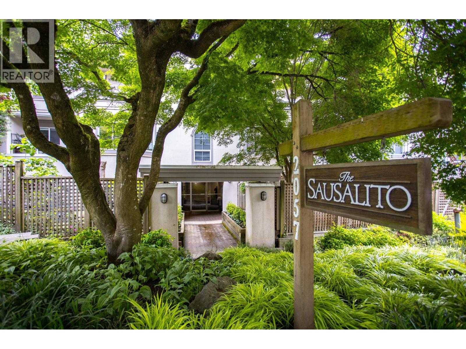 202 2057 W 3RD AVENUE, Vancouver