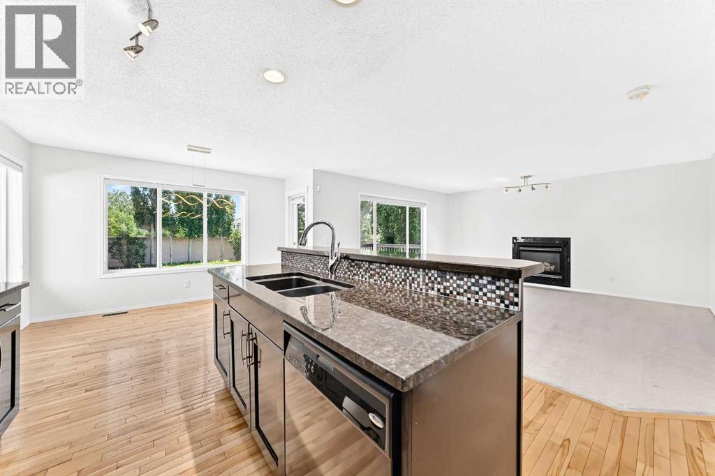 6 Cougarstone Crescent Sw, Calgary, Alberta  T3H 4Z3 - Photo 7 - A2312948