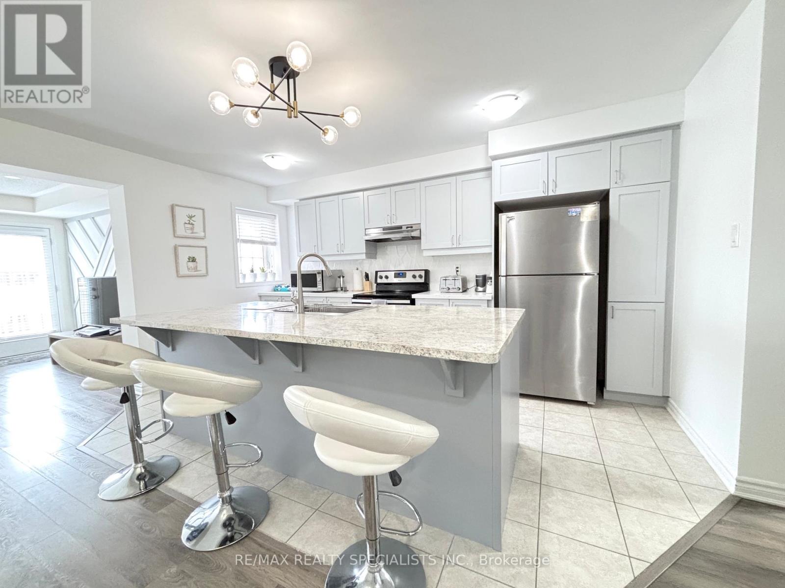 1578 Leblanc Court, Milton, Ontario  L9E 0A3 - Photo 3 - W13569476