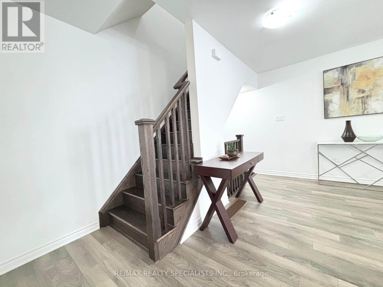 1578 Leblanc Court, Milton, Ontario  L9E 0A3 - Photo 9 - W13569476