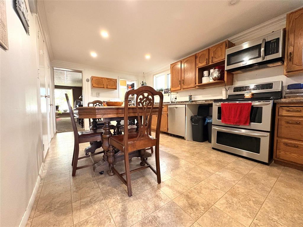 30 Ash Street, Melita, Manitoba  R0M 1L0 - Photo 3 - 202616656