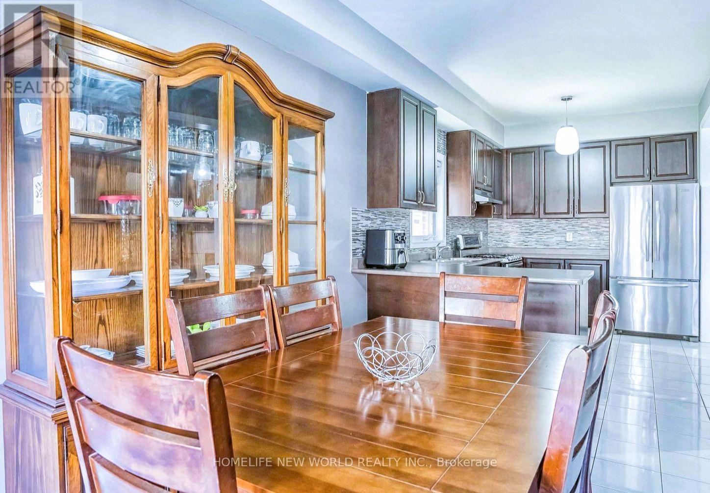 47 Naylor Drive, Bradford West Gwillimbury, Ontario  L3Z 0J8 - Photo 4 - N13554838