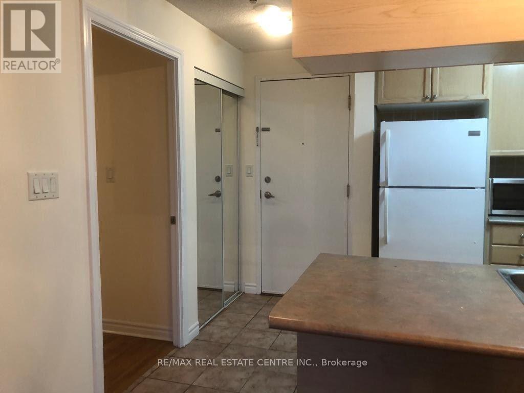 2409 - 3880 Duke Of York Boulevard, Mississauga, Ontario L5B 4M7 - Photo 7 - W13569526