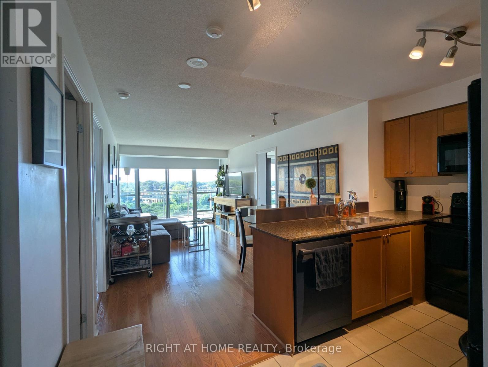 904 - 185 Legion Road N, Toronto, Ontario  M8Y 0A1 - Photo 2 - W13569536