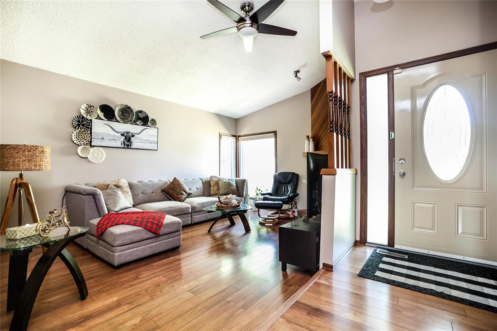 82 Whitley Drive, Winnipeg, Manitoba  R2N 1E9 - Photo 1 - 202615910