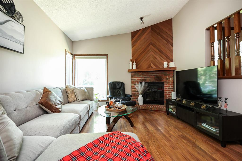 82 Whitley Drive, Winnipeg, Manitoba  R2N 1E9 - Photo 2 - 202615910