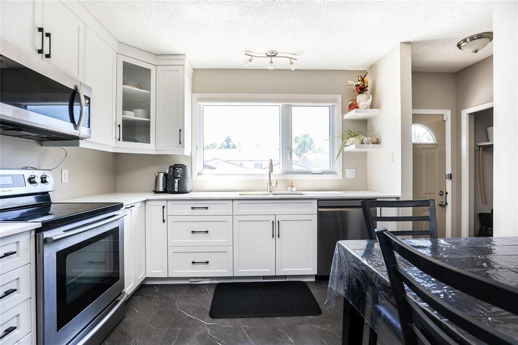82 Whitley Drive, Winnipeg, Manitoba  R2N 1E9 - Photo 5 - 202615910