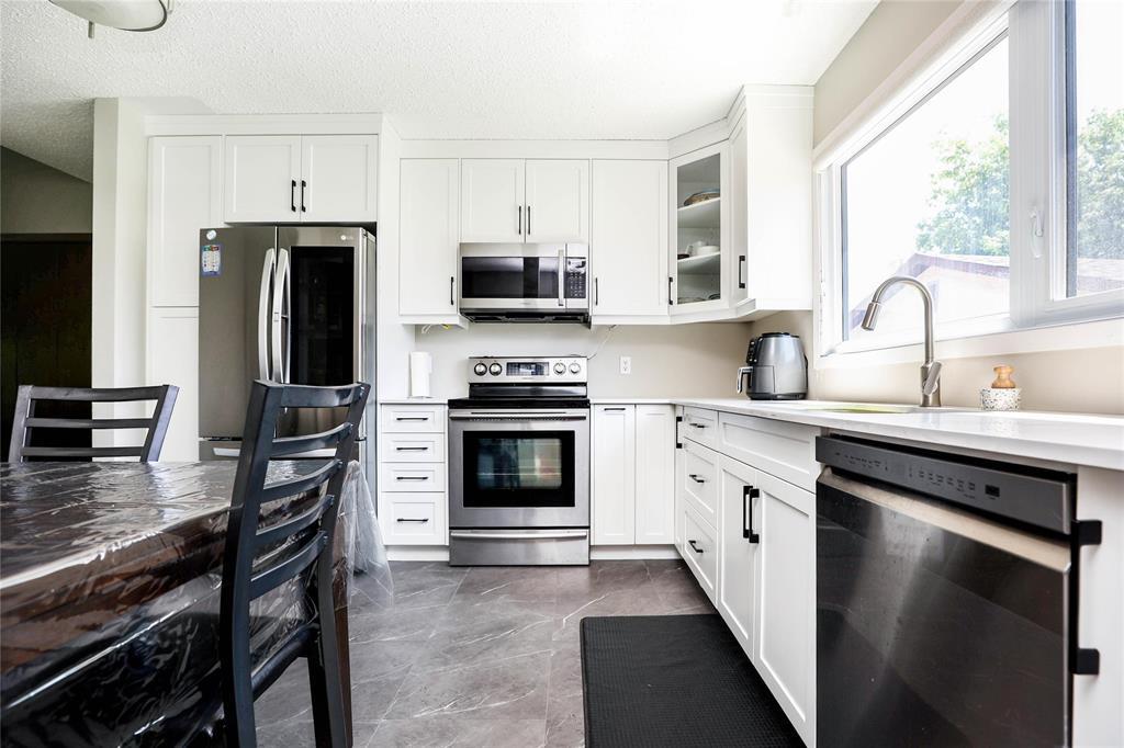 82 Whitley Drive, Winnipeg, Manitoba  R2N 1E9 - Photo 6 - 202615910