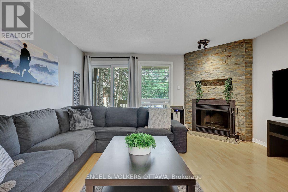 1 - 382 Briston Private, Ottawa, Ontario K1G 5R2 - Photo 2 - X13569614