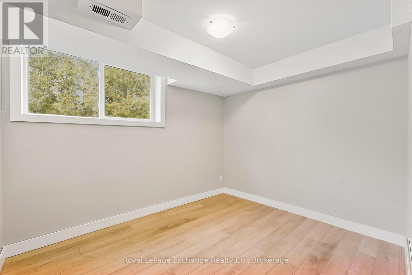 Lower Unit - 34 Queen Avenue, Bluewater, Ontario  N0M 1J0 - Photo 10 - X13569590