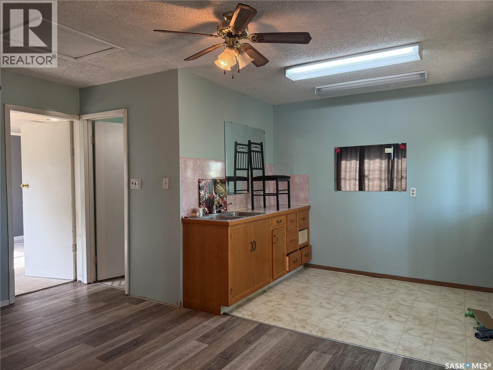 25 Home Street W, Moose Jaw, Saskatchewan  S6H 4X2 - Photo 6 - SK042632