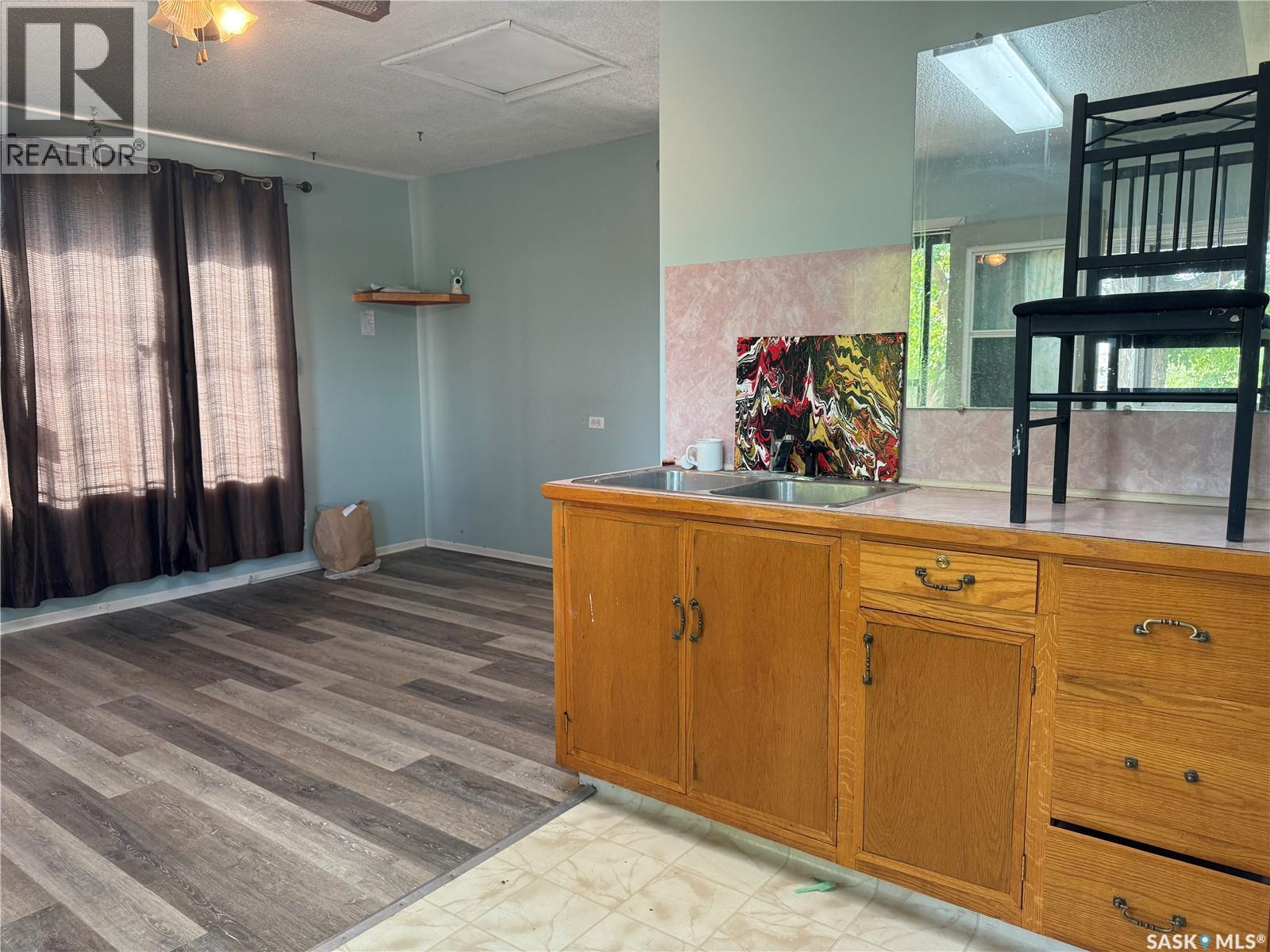 25 Home Street W, Moose Jaw, Saskatchewan  S6H 4X2 - Photo 9 - SK042632