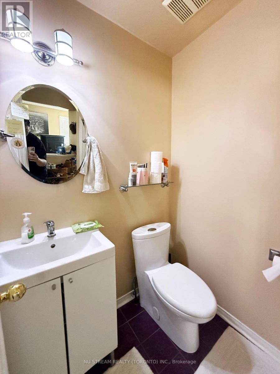 1081 Blueheron Boulevard, Mississauga, Ontario  L5V 2J7 - Photo 12 - W13568742