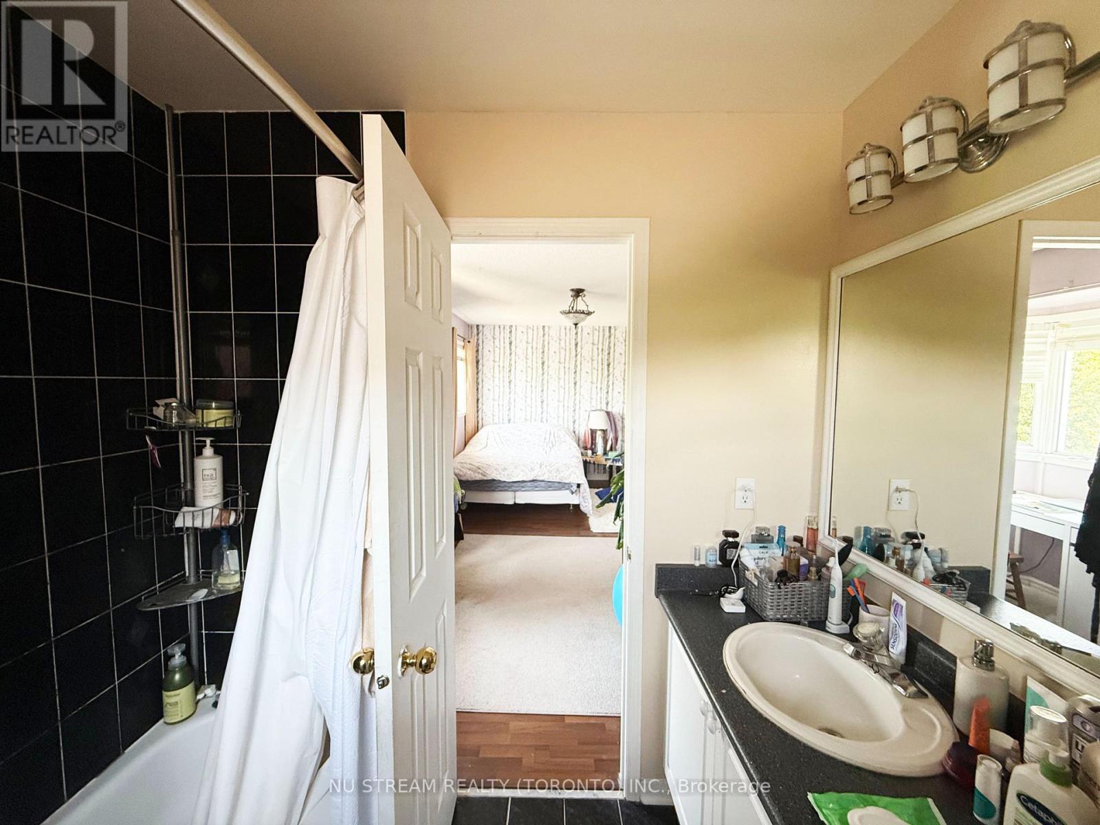 1081 Blueheron Boulevard, Mississauga, Ontario  L5V 2J7 - Photo 13 - W13568742