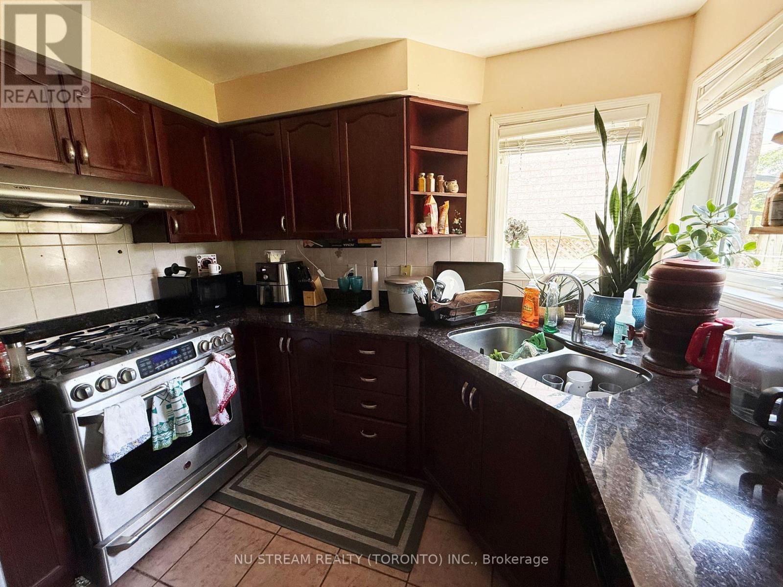1081 Blueheron Boulevard, Mississauga, Ontario  L5V 2J7 - Photo 7 - W13568742