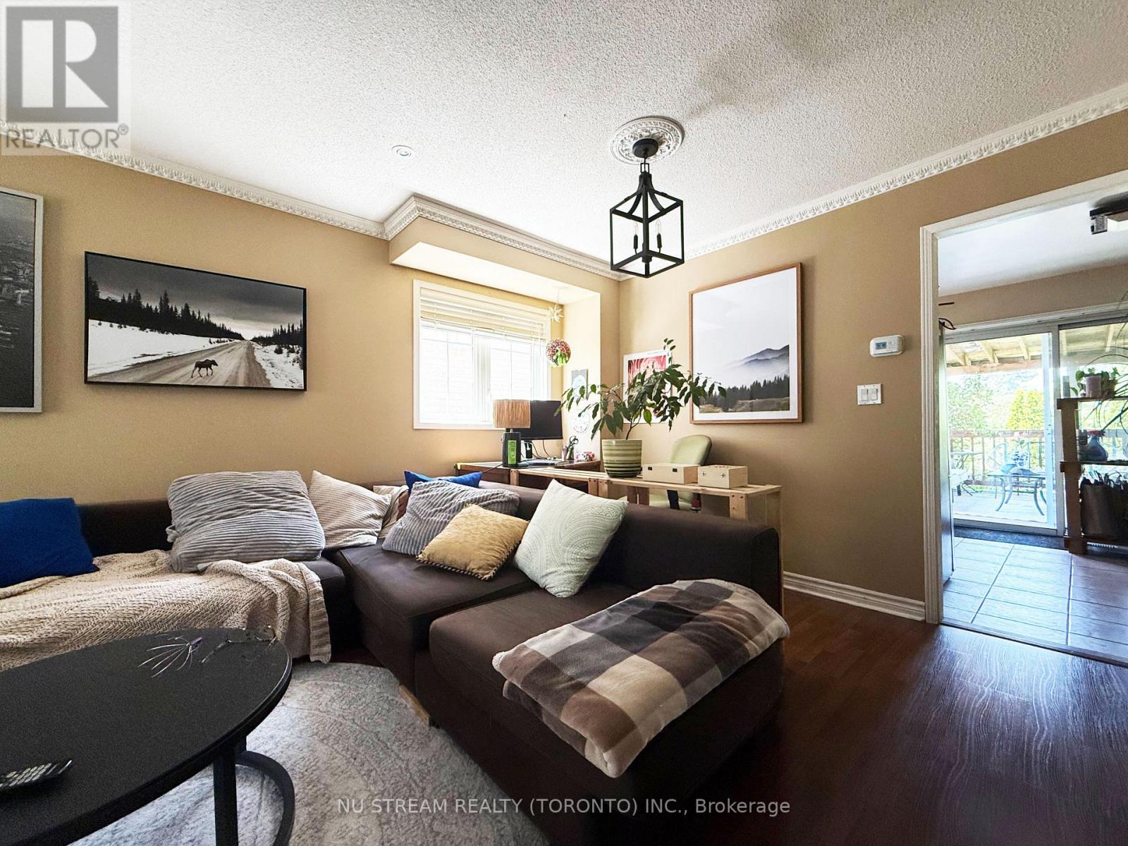 1081 Blueheron Boulevard, Mississauga, Ontario  L5V 2J7 - Photo 6 - W13568742