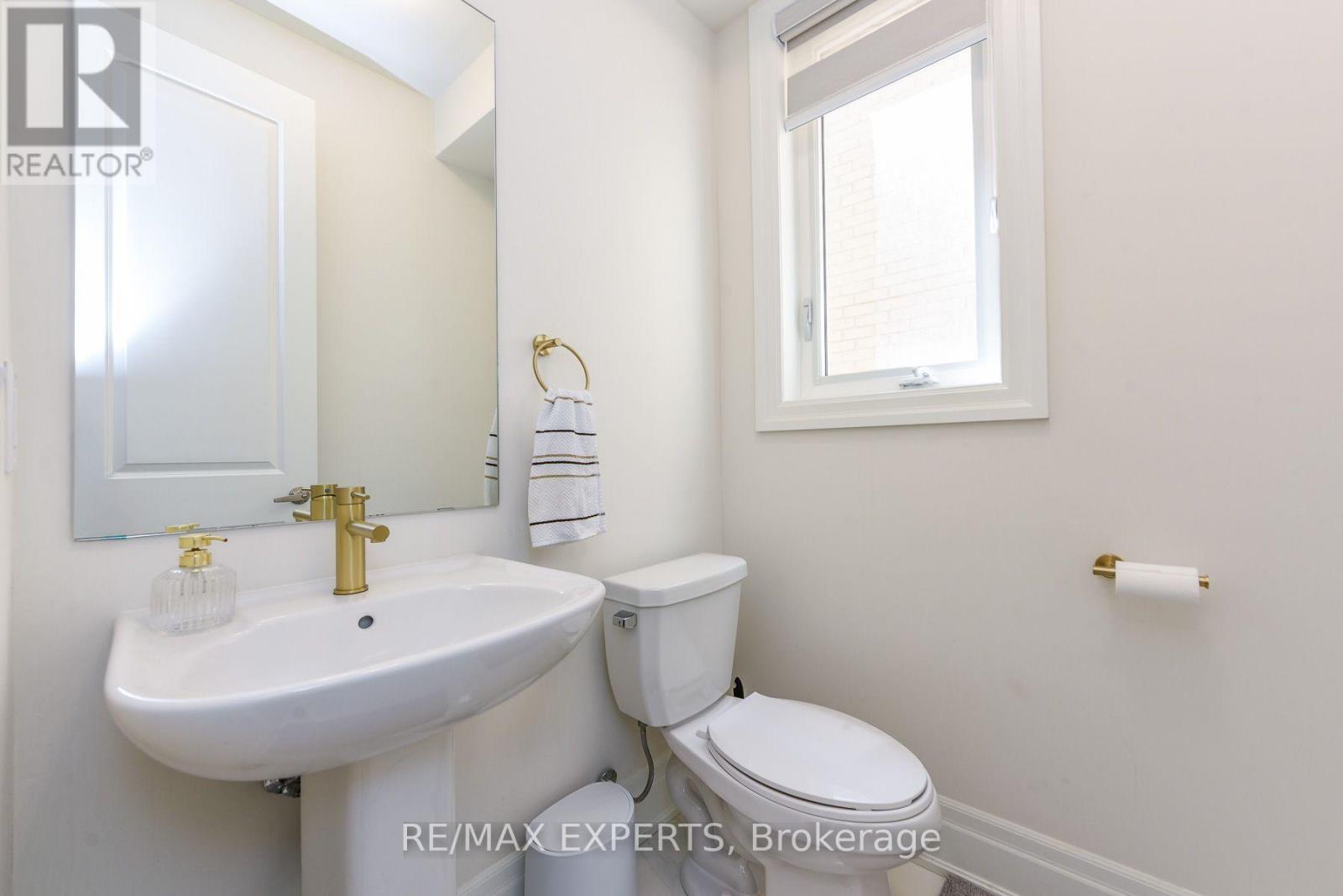 43 Grassbank Road, Brampton, Ontario L6R 4E3 - Photo 12 - W13563376