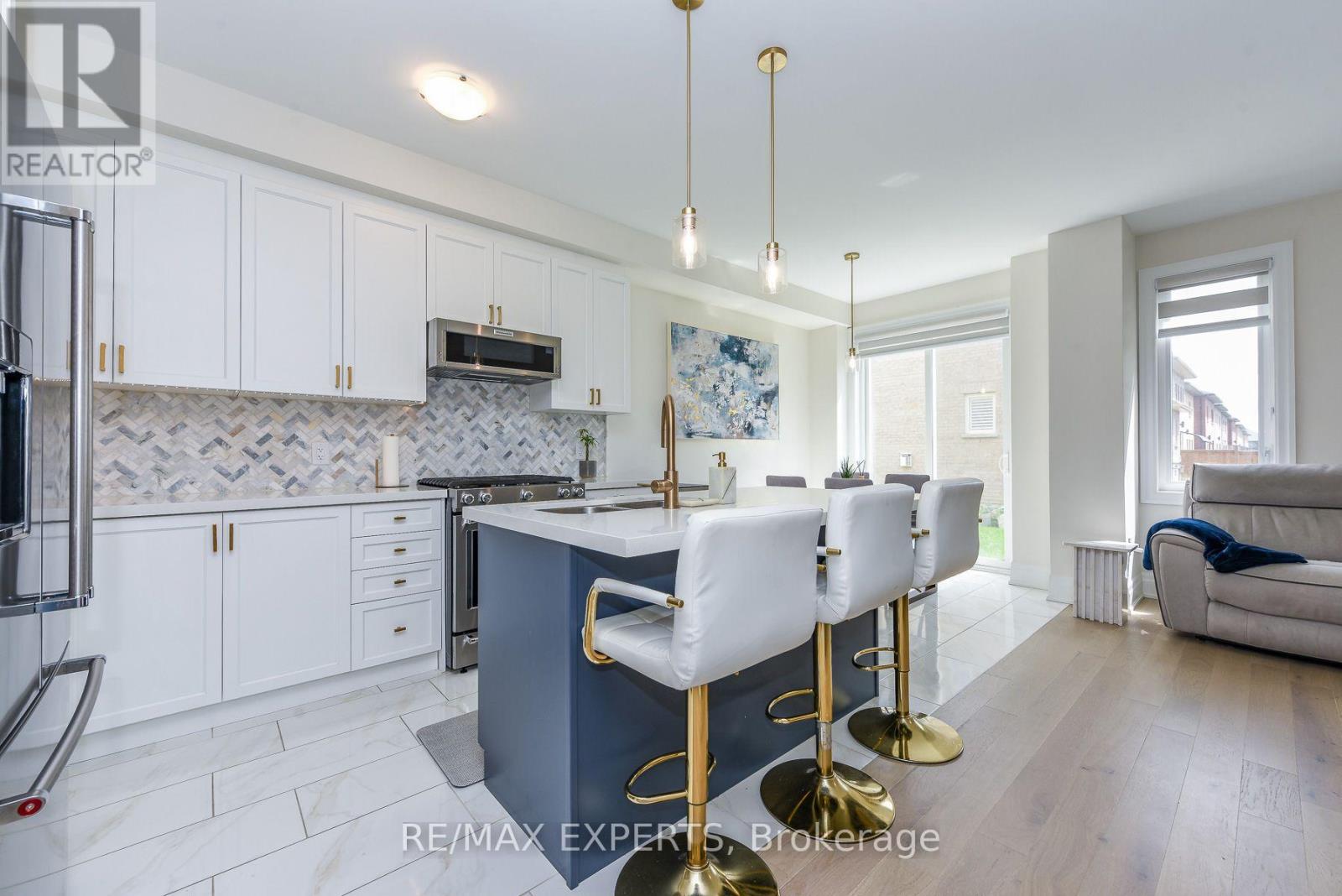 43 Grassbank Road, Brampton, Ontario L6R 4E3 - Photo 2 - W13563376