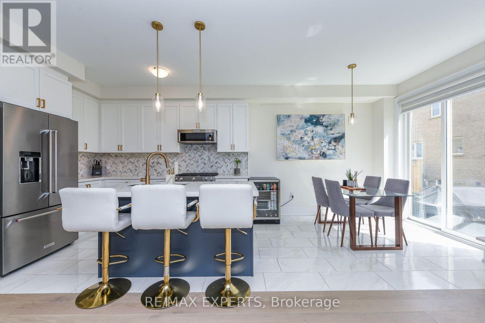 43 Grassbank Road, Brampton, Ontario L6R 4E3 - Photo 4 - W13563376