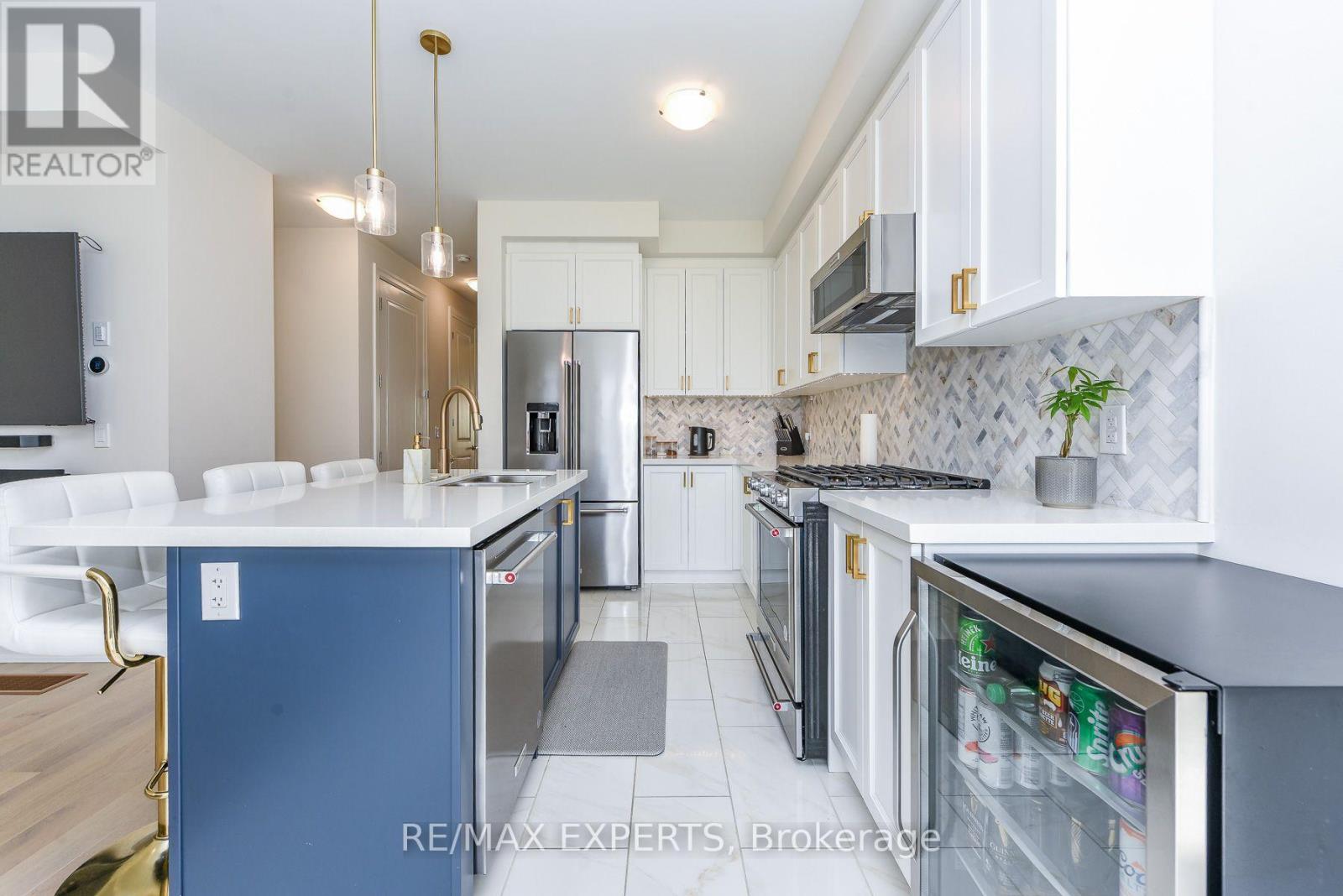 43 Grassbank Road, Brampton, Ontario L6R 4E3 - Photo 3 - W13563376