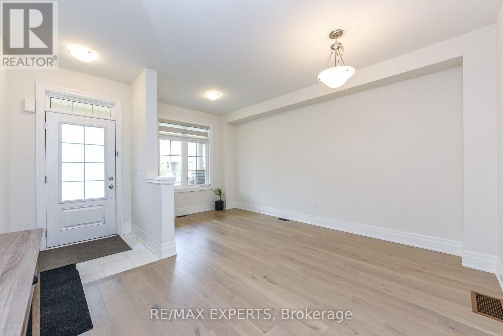 43 Grassbank Road, Brampton, Ontario L6R 4E3 - Photo 5 - W13563376