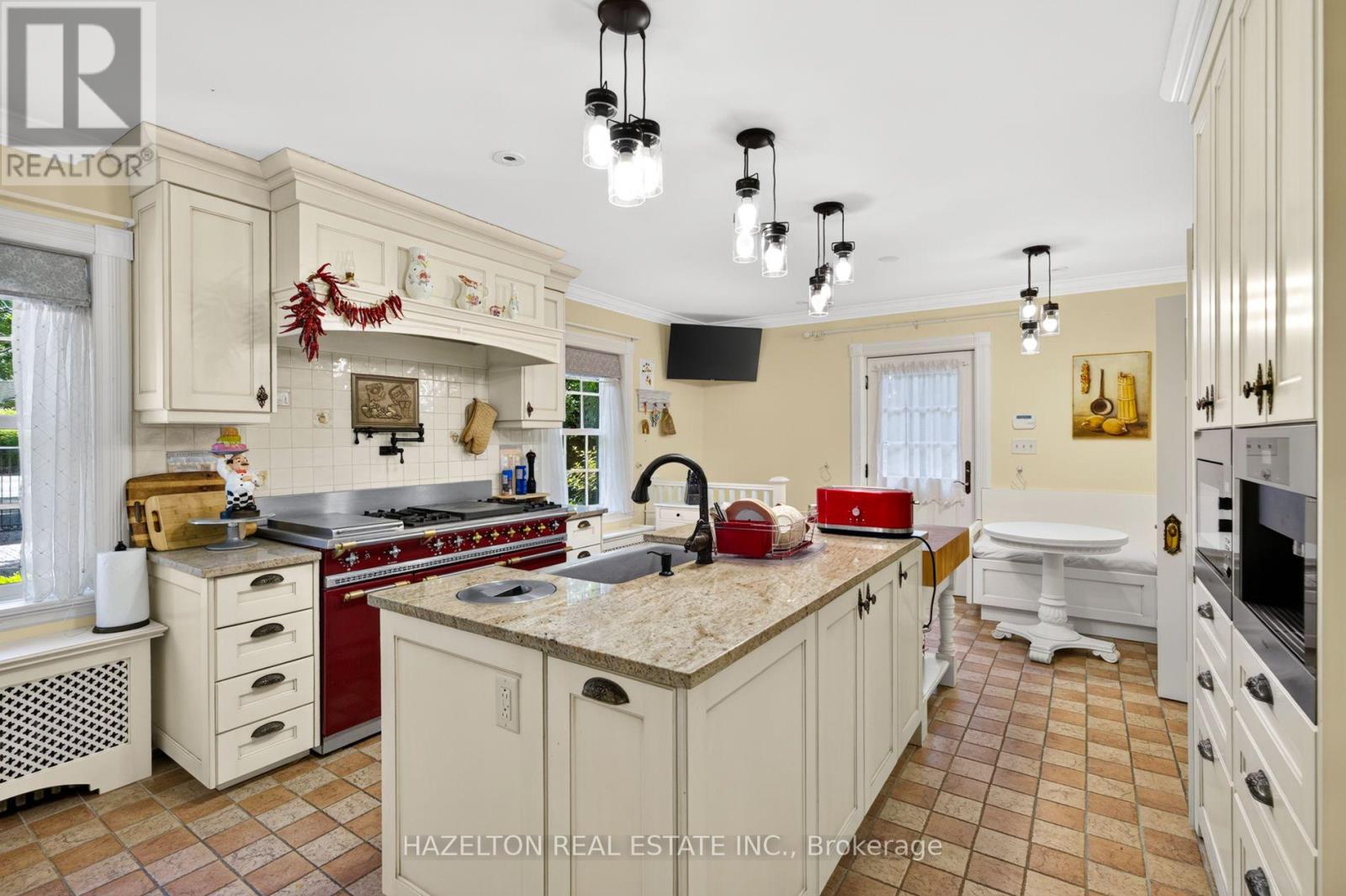 246 Riverside Drive, Toronto, Ontario M6S 4A9 - Photo 13 - W13569642
