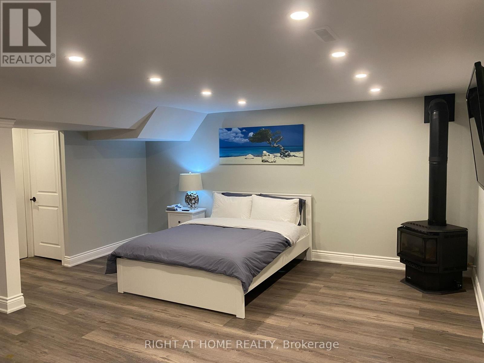 Lower - 1570 Lewes Way, Mississauga, Ontario L4W 3S5 - Photo 4 - W13569652