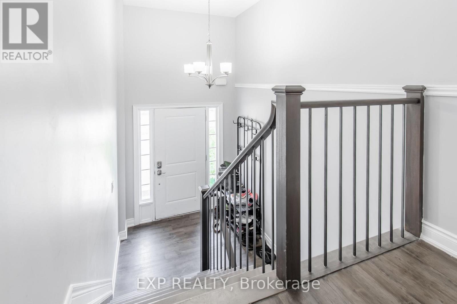 Upper - 11 Donald Avenue, Welland, Ontario L3C 3S9 - Photo 2 - X13569638