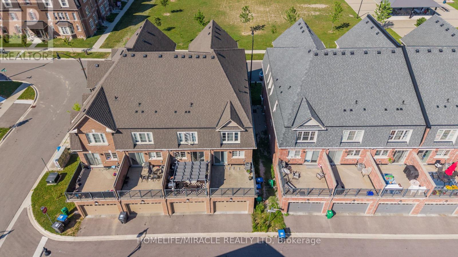 11 Finegan Circle, Brampton, Ontario L7A 4Z7 - Photo 5 - W13542276