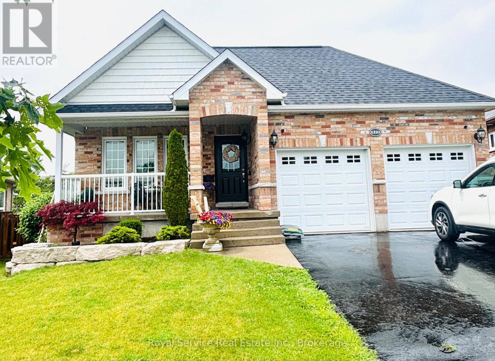 1221 ASHLAND DRIVE
