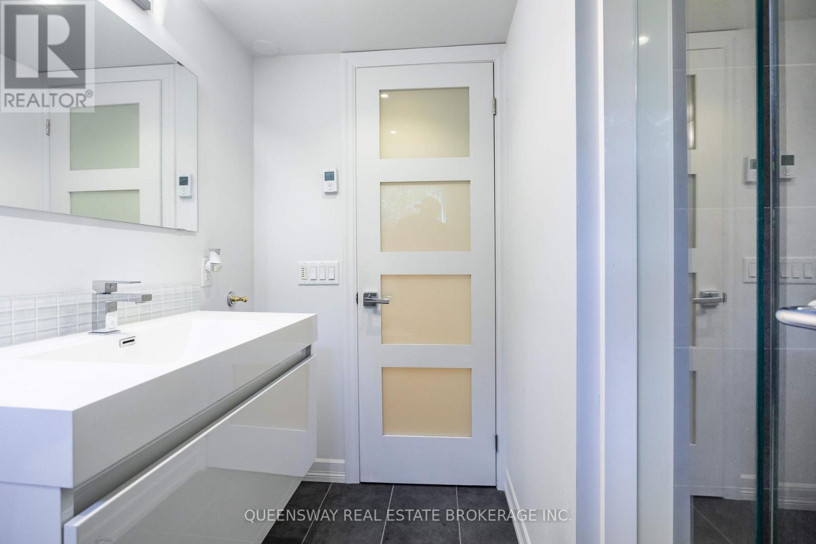 1222 Kipling Avenue, Toronto, Ontario  M9B 3N1 - Photo 5 - W13569682