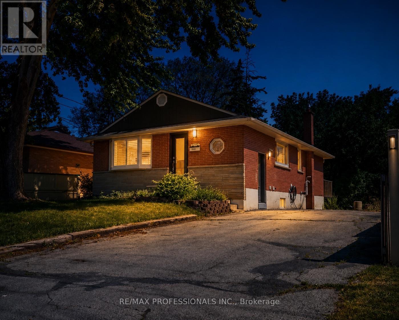LOWER - 1327 ROYAL DRIVE, Burlington, Ontario