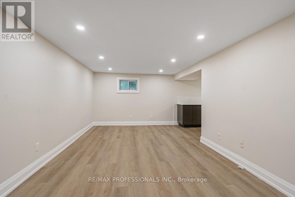 Lower - 1327 Royal Drive, Burlington, Ontario L7P 2G7 - Photo 5 - W13569746