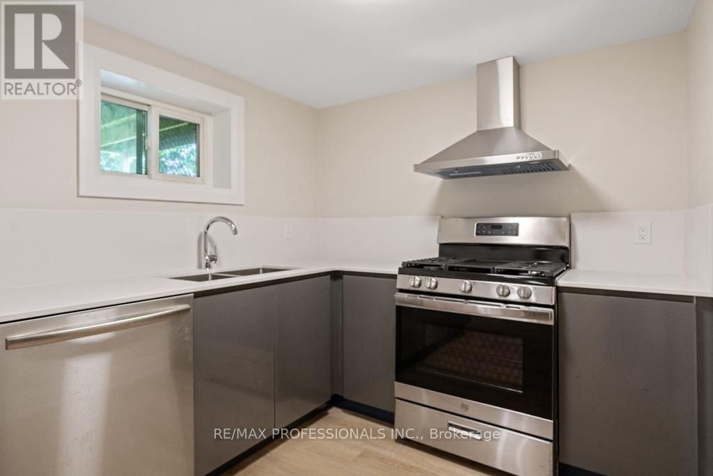 Lower - 1327 Royal Drive, Burlington, Ontario L7P 2G7 - Photo 9 - W13569746