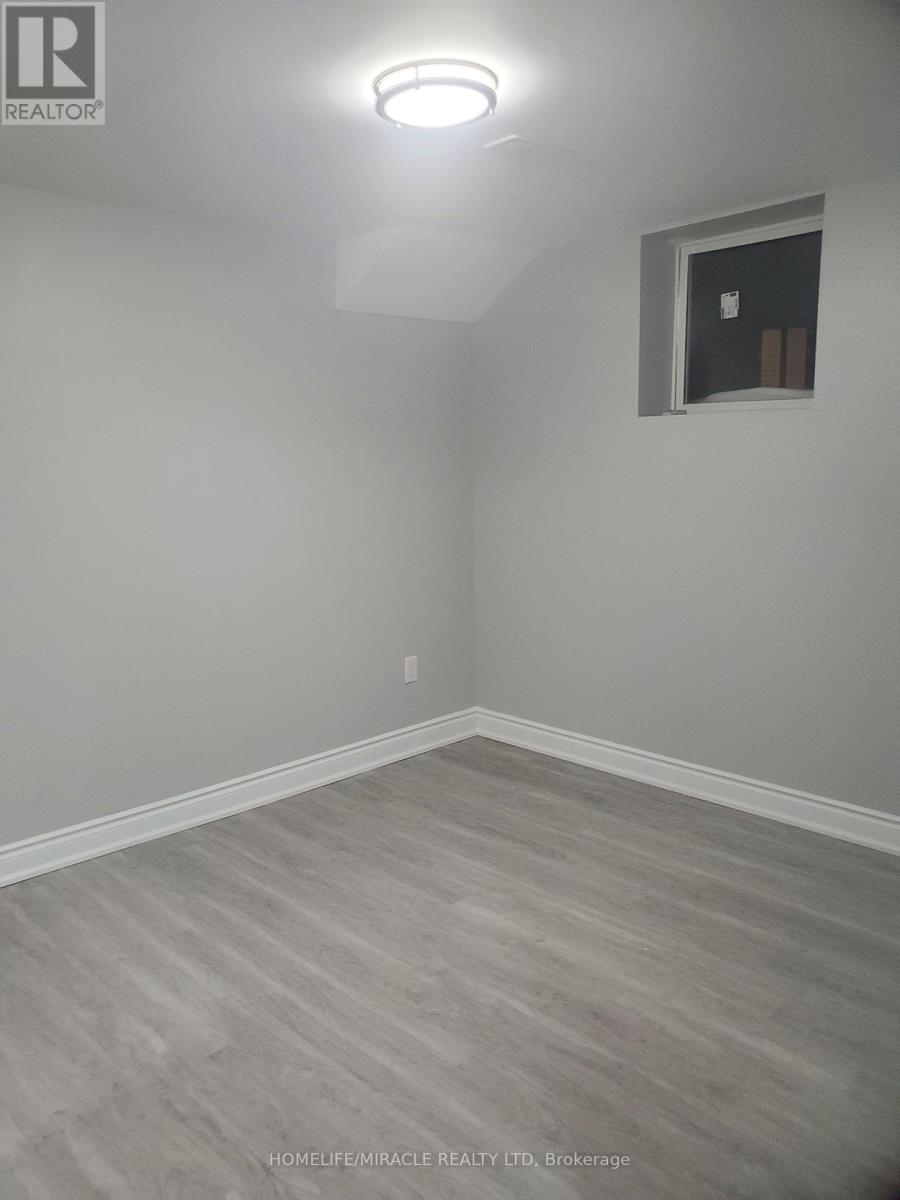 18 Bachelor Street, Brampton, Ontario L7A 4T6 - Photo 10 - W13569752
